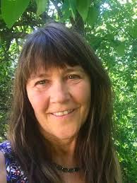 𝐌𝐞𝐞𝐭 𝐨𝐮𝐫 𝐌𝐚𝐬𝐬𝐚𝐠𝐞 𝐓𝐡𝐞𝐫𝐚𝐩𝐢𝐬𝐭𝐬! ❄️ featured this week  is Barbara Sager! ❄️ Barbara has been practicing Massage Therapy for over  thirty years. In her experience as a holistic practitioner, the essence of