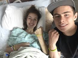 Mariah Solis🌻 (@curlyriah8)