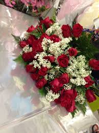 34 Rose Rosse Per Un Compleanno Www Fioreriasarmeola Com Composizioni Floreali Rose Rosse Rose