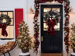 Play decorate games on y8.com. Christmas Decorations In Front Of The House Entrance Play Jigsaw Puzzle For Free At Puzzle Factory