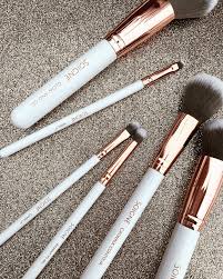 Best Vegan Cruelty Free And Eco Frinedly Makeup Brushes To Add To Your Beauty Collection Makeup Makeupbru Vegan Makeup Brushes Vegan Makeup Makeup Brushes