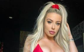 Pin By Kate On Hairstyles Tana Mongeau Blonde Hair Looks Woman Crush Everyday