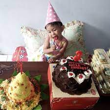 Hingga saat ini, holland bakery memiliki lebih dari 200 gerai di seluruh indonesia yang tersebar di jakarta, bandung, surabaya, lampung, batam, pekanbaru, makassar, bali, balikpapan, dan manado. Holland Bakery