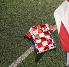 Il est intéressant de maillot espagne domicile gardien euro 2021, mais offre une véritable singularité à ceux qui le porteront. Tous Les Maillots De L Euro 2021 L Equipe