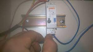 Funcţia.1, întrerupător unipolar — schema de legătură a instalaţiei cu releu fază nul. Circuit Electric Releu Pas Cu Pas 2 Impuls Relay Wiring 2 Youtube