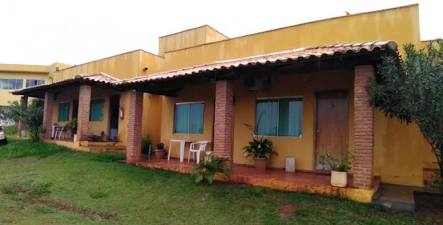Chalés aconchegantes do Hotel Serras de Paraúna, gerada com IA