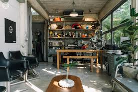 เย อน tam da studio บ านม อหน งท ม แต ป นก บเหล กและแต งบ านด วยของม อสองท งหล ง การตกแต งบ าน บ าน เก าอ