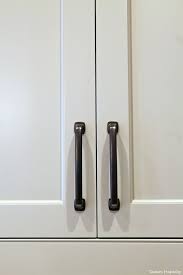 Feature Friday Modern Farmhouse In Atlanta Southern Hospitality Trendy Farmhouse Kitchen Kitchen Cabinet Pulls Kitchen Cabinet Hardware