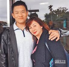 60萬細胞簡訊阿童收到了 我女朋友24小時跟我在一起 為什麼她沒收到？ 難道她成了 # 調查中 剛問了 想去篩檢 只能去和平醫院 # 地方篩檢站 # 籌設中 åå¦»åéå§¦é¤ç½ªåç«¥ä»²å½¥èæ¸åå­æé«'è©±é£ç½µ ç¤¾æ ä¸­ææ°èç¶²