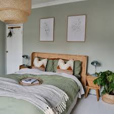 If you're in need of some ideas when choosing bedroom wall colors, there are hundreds from which you can choose. Idees De Chambre Boho Green Bedroom Walls Sage Green Bedroom Bedroom Interior