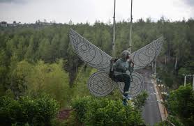 Karakter humoris yang dimiliki seseorang mampu membuat suasana di sekitarnya selalu penuh keceriaan. 5 Tempat Wisata Baru Di Bandung Instagramable Murah Meriah Dan Seru Pikiran Rakyat Com Halaman 3