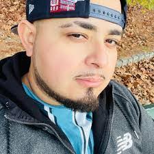 Alberto Deras's Instagram, Twitter & Facebook