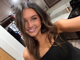 Hiii! My name is Kelsey and i am going to be looking to move to Chicago in  February/March, and I would love to find 1-2 roommates to live and be  friends with!