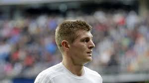 Zinédine zidane ist ein ehemaliger fußballspieler aus франция, (* 23 июня 1972 г. Kroos Fuhlt Sich Unter Zidane Wohl Niveau Angehoben Fussball