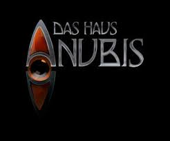 In der daily soap das haus anubis leben neun jugendliche zwischen 14 und 16 jahren in einem wohnhaus eines internats zusammen. Episodenguide Das Haus Anubis Anubis Wiki Fandom