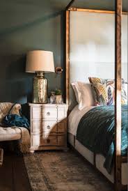 Une Maison Refuge Pres Des Bois Planete Deco A Homes World Deco Maison Interieur Maison Turquoise Deco Chambre A Coucher
