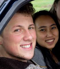 GWU Student Taylor Blanton packs her car for Easte…