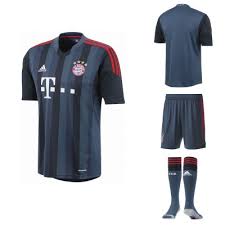 Die dunkelblaue grundfarbe des trikots ist geprägt von dezenten, kontrastbildenden rauten. Neues Uefa Champions League Trikot 2013 14 Fur Titelverteidiger Bayern Munchen Von Adidas