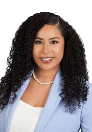 Jasmine Williams, Realtor DRE 02117644 updated their profile picture.