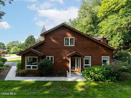 15 Lillian Lane, Troy, NY 12180