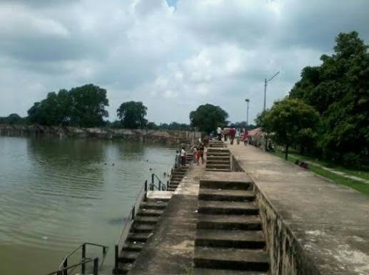 Barwasagar taal - Picture of Barua Sagar, Jhansi - Tripadvisor