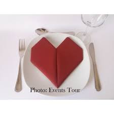 Surtout, en ce qui concerne la décoration de la table, vos connaissances aboutissent au couvert en général. Pliage De Serviette Mariage Coeur Bordeaux X5 Ref 10040 Cdiscount Maison