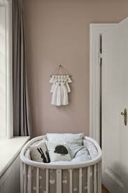 Decoration Interieure Chambre Bebe Nursery Fille Rose Poudre Parme Clair Beige Creme Taupe Blanc Lit Be Unisex Kids Room Kids Bedroom Decor Kid Room Decor
