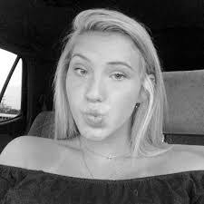 Lisa Critzer's Instagram, Twitter & Facebook