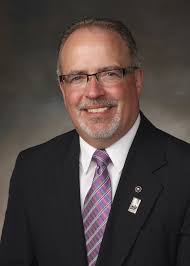 Heartland OKs $220K president pact, ratifies faculty contract