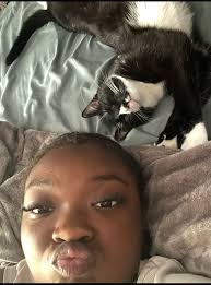 Stretching Kitty 🐈‍⬛