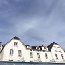 Hotel De La Plage Vous Le Reconnaissez Le Decor D Un Film Cher A Mon Cœur House Styles Mansions House