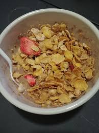 Honey bunches of oats with cinnamon bunches features crunchy oat clusters with real cinnamon baked right in. Boyfriend Made Strawberry Honey Bunches Of Oats With Almond Milk Mixed With Dark Chocolate Protein Powder He Doesn T Work Out He Just Likes The Taste Shittyfoodporn
