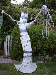 Diy tree stump side table. Pin On Halloween Props