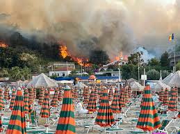 A dare l'allarme alcuni passanti che hanno chiamato i vigili del fuoco, subito arrivati con due. D1rp6k41jsbrsm