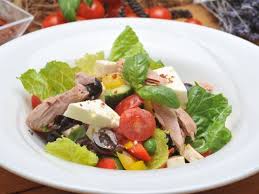 Schuhbecks Griechischer Bauernsalat Mit Thunfisch Schuhbeck Rezepte Rezepte Schuhbeck
