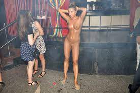 Naked in a club Porn Pic - EPORNER