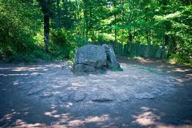 Le Tombeau De Merlin L Enchanteur Foret De Broceliande Merlin L Enchanteur Tombeau De Merlin
