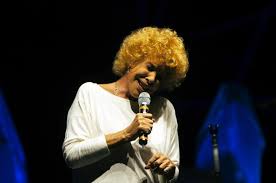 Download and listen online musica musica by ornella vanoni. Musica Emozionante E Commovente Lo Spettacolo Di Addio Di Ornella Vanoni All Ucc Teatro Di Varese Sempione News