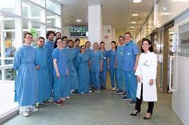 Die klinik versteht sich traditionell als eine abteilung für allgemeine innere medizin, in der patienten mit allen erkrankungen aus dem gebiet der inneren medizin diagnostiziert und behandelt werden. Universitatsklinikum Regensburg Intensivstation