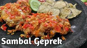 Ayam geprek kini jadi menu ayam populer di berbagai kota di indonesia. Resep Sambal Geprek Enak Cara Membuat Sambal Geprek Super Pedas Youtube