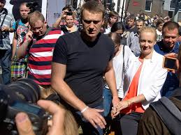 Alexej nawalny había sido llevado a berlín para recibir tratamiento médico el 22 de agosto, procedente de rusia con síntomas de la sra. Machtspiele Kremlkritiker Nawalny Vorerst Wieder Frei Ausland Badische Zeitung