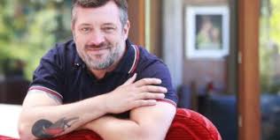 El ex ministro de desarrollo social, sebastián sichel, en el último episodio de sigamos de largo, reveló la motivación que tuvo para realizarse un tatuaje en su brazo derecho el mismo. 3 Kzzfgqmzoofm
