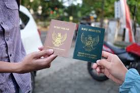 Buku nikah atau marriage book merupakan akta otentik berupa dokumen resmi berbentuk seperti sebuah notes kecil yang berguna sebagai bukti bahwa dua orang telah melangsungkan pernikahan yang sah atas nama hukum. Cara Mengurus Buku Nikah Yang Hilang Dan Biayanya