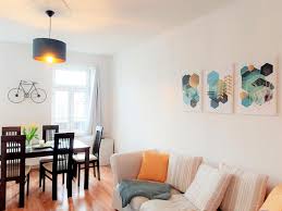 Desain ruang tamu minimalis yang modern, lebih terlihat mewah dan elegan. Stilvolles Apartment Mit 2 Schlafzimmern Balkon Nahe Flughafen Porsche Und Messe Leipzig Jerman Booking Com