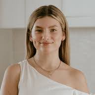 Amelia Davis's Instagram, Twitter & Facebook