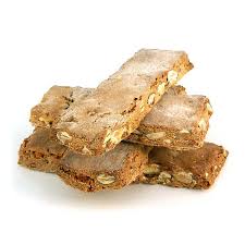 Mélangez la farine avec le sucre et le miel ,puis ajoutez les amandes. Croquants Aux Amandes Et Farine De Chataigne L Atelier Du Miel Et De La Chataigne