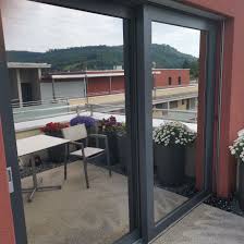 Sonnen Und Spiegelfolie Fur Angenehme Temperaturen Im Raum Spiegel Folie Folie Spiegel