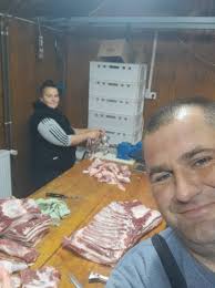 Nova tura kobasica od kompletne svinje.. But,plecka,krmenadla ,vrat  ,masnoca I naravno nasi domaci zacini Sveza kobasica 900 din/kg Prodimnjena  kobasica 1000din/kg Porucite Martinci 0604663170