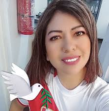 Metallic Flakes un toque brillante en tus uñas. ¡Si quieres lo mejor... Mia  Secret lo tiene!