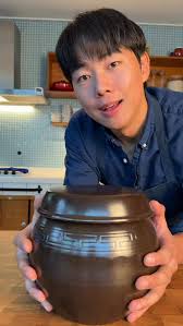 Korean summer dessert : Pat Bing Su Recipe 1. Mix 2 cups of milk, 1 cup of  water, 4 tablespoons of sugar or condensed milk, and a tiny pinch of salt.  Pour